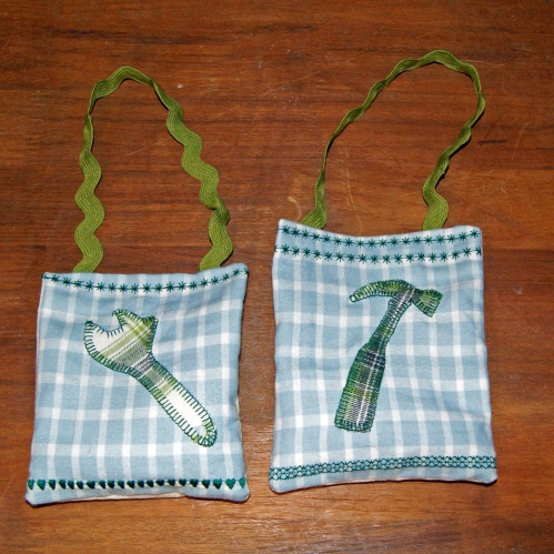 What makes them "manly" lavender bags? Well there's the plaid, and the applique hammer and spanner, plus I added drops of lemongrass and cedar essential oils to the dried lavender, so it smells manly too!